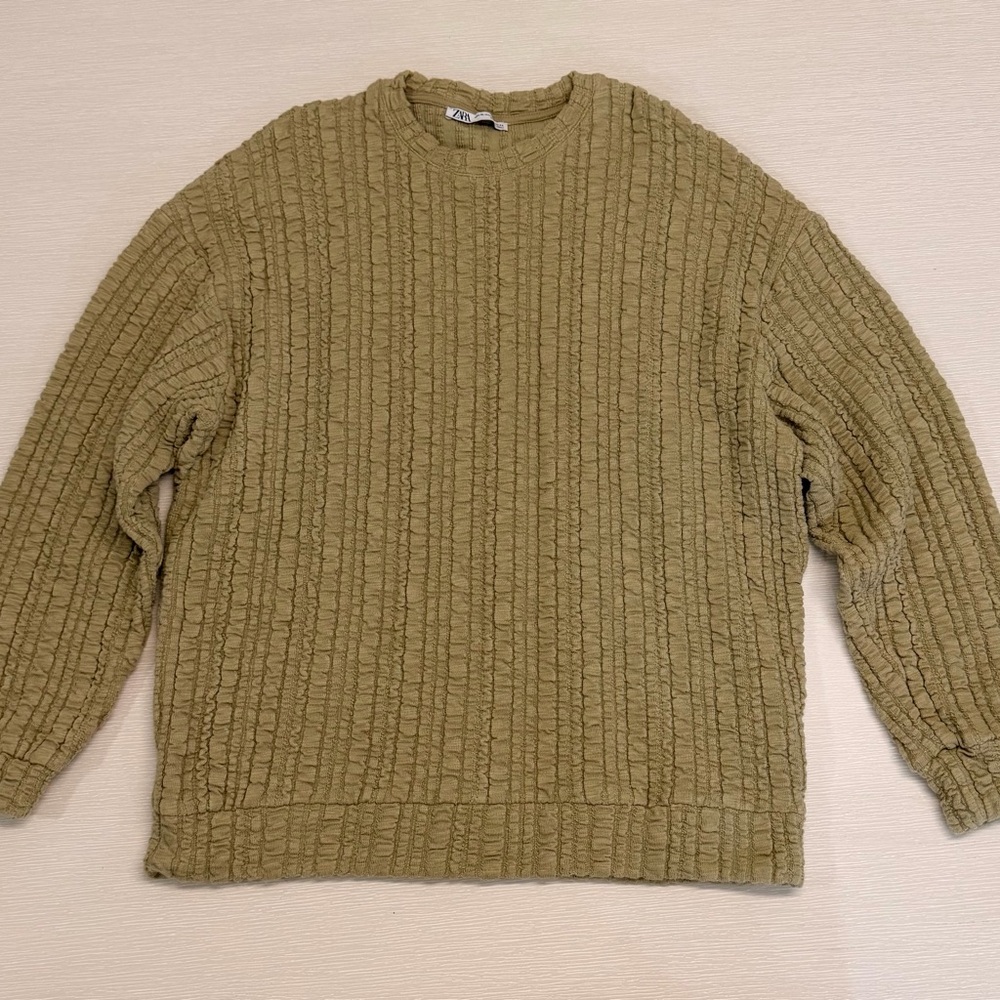 Zara Men's Textured Crewneck Sweater in Olive